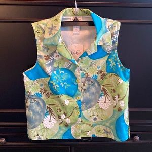Size 14 sleeveless shirt.